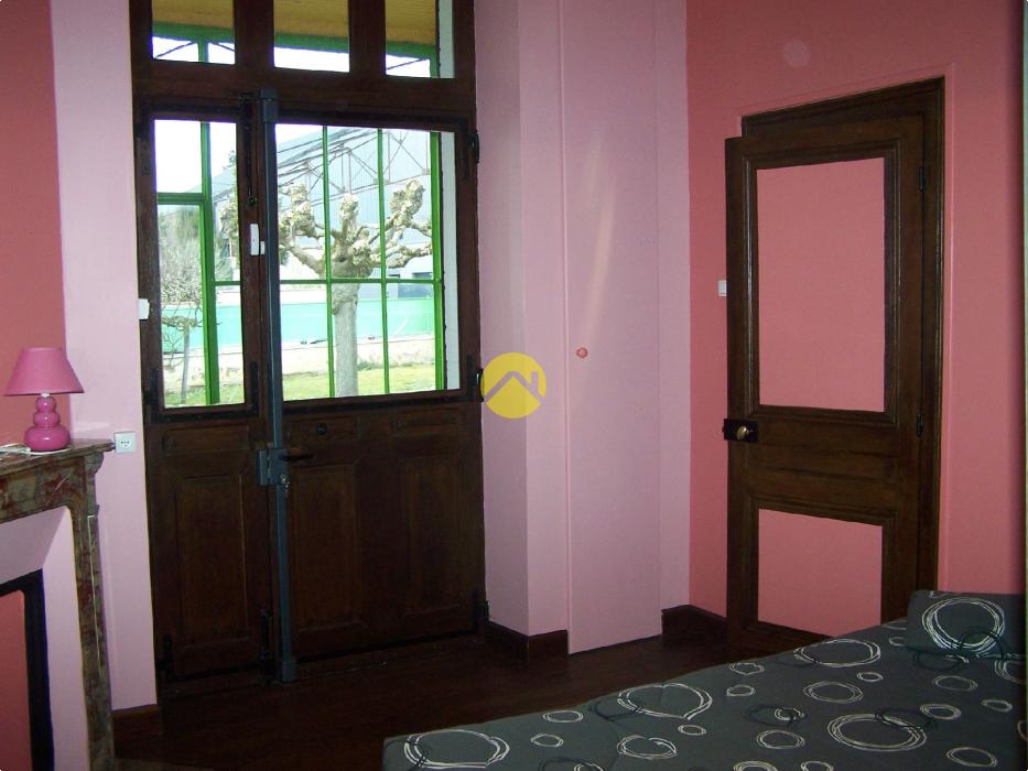 MAISON DE CARACTERE SANS VIS A VIS