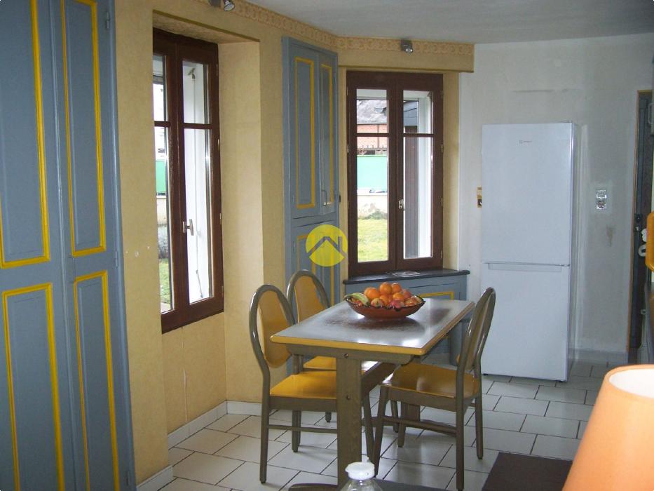 MAISON DE CARACTERE SANS VIS A VIS