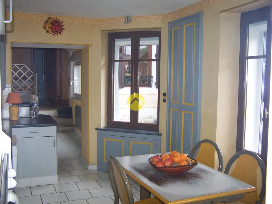 MAISON DE CARACTERE SANS VIS A VIS