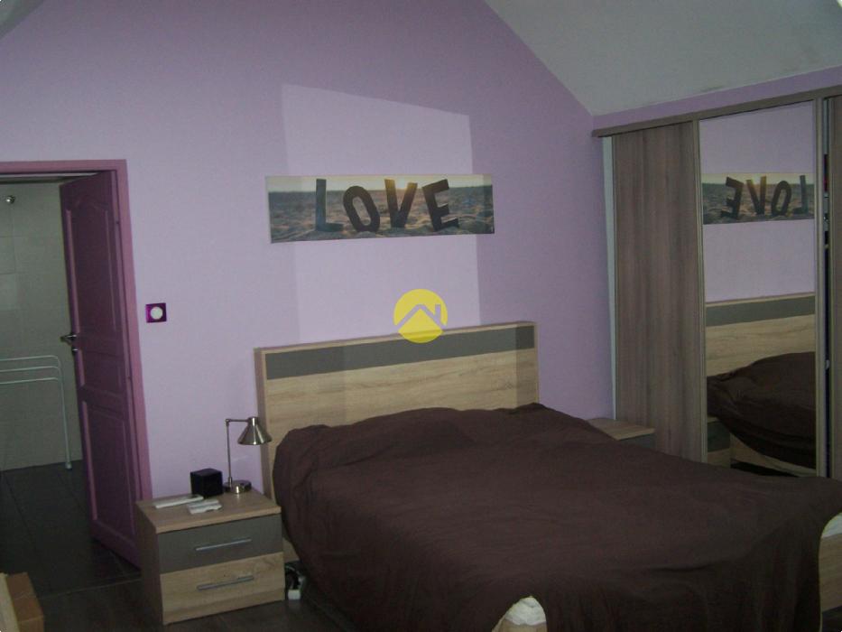 MAISON DE CARACTERE SANS VIS A VIS