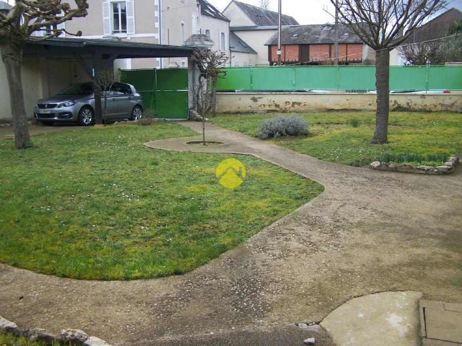 MAISON DE CARACTERE SANS VIS A VIS