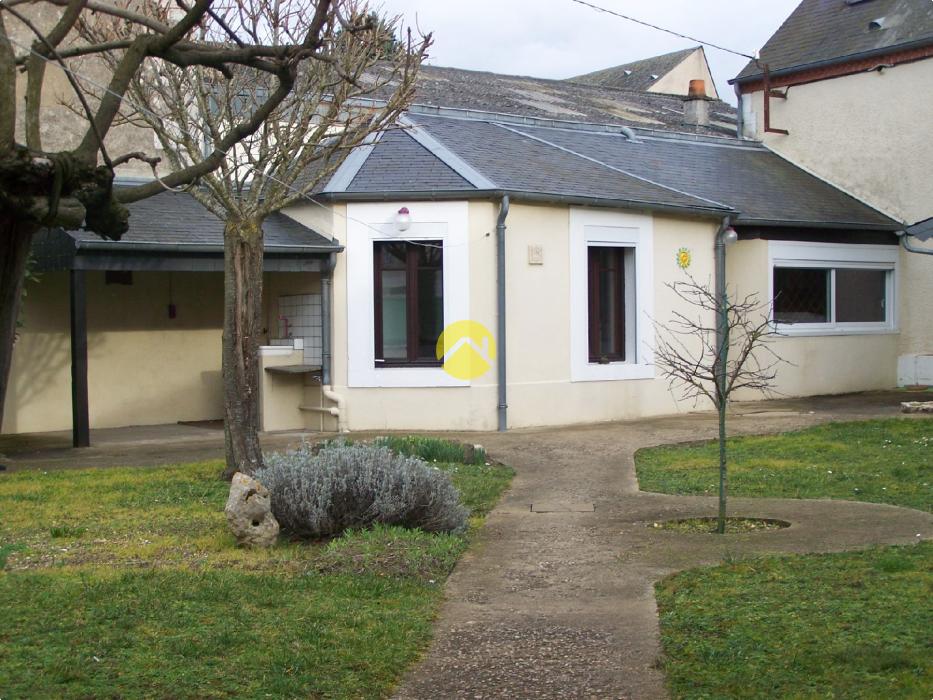 MAISON DE CARACTERE SANS VIS A VIS