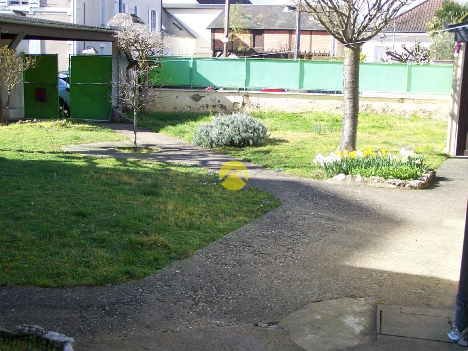 MAISON DE CARACTERE SANS VIS A VIS