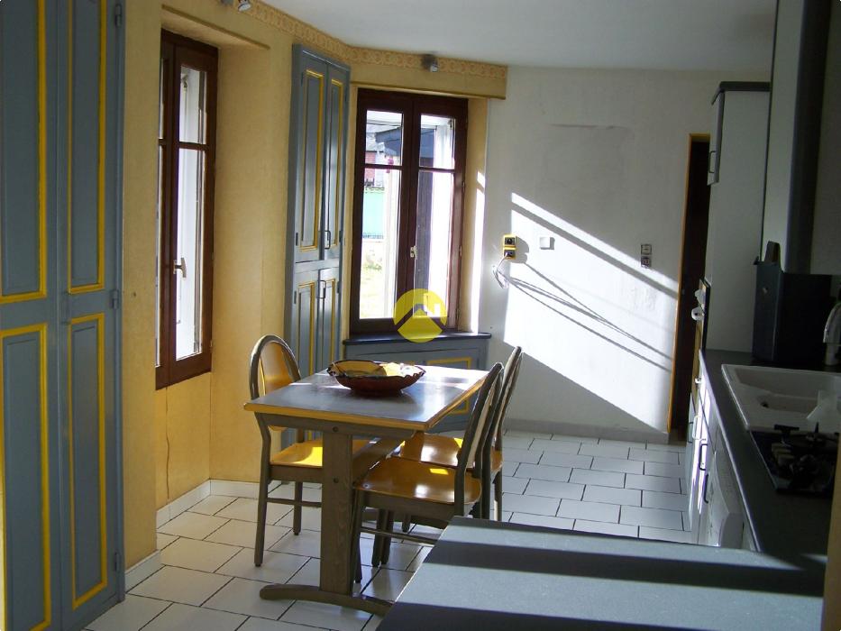 MAISON DE CARACTERE SANS VIS A VIS