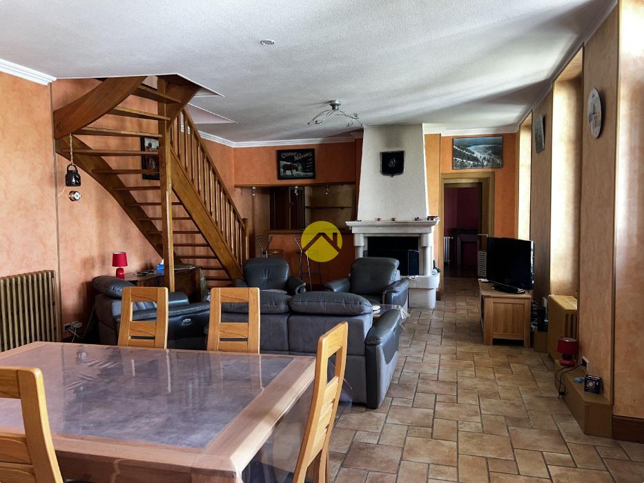 MAISON DE CARACTERE SANS VIS A VIS