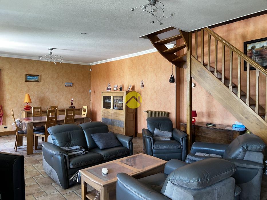 MAISON DE CARACTERE SANS VIS A VIS