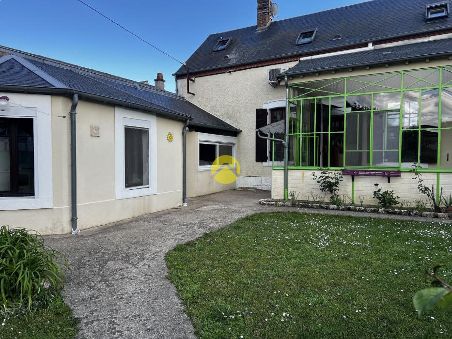 MAISON DE CARACTERE SANS VIS A VIS