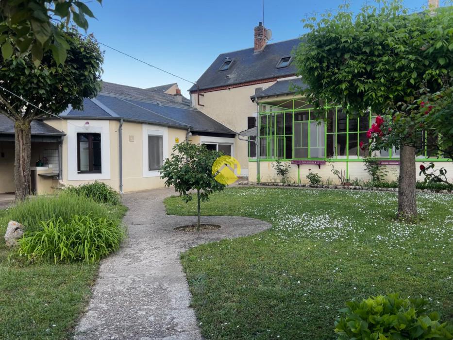 MAISON DE CARACTERE SANS VIS A VIS