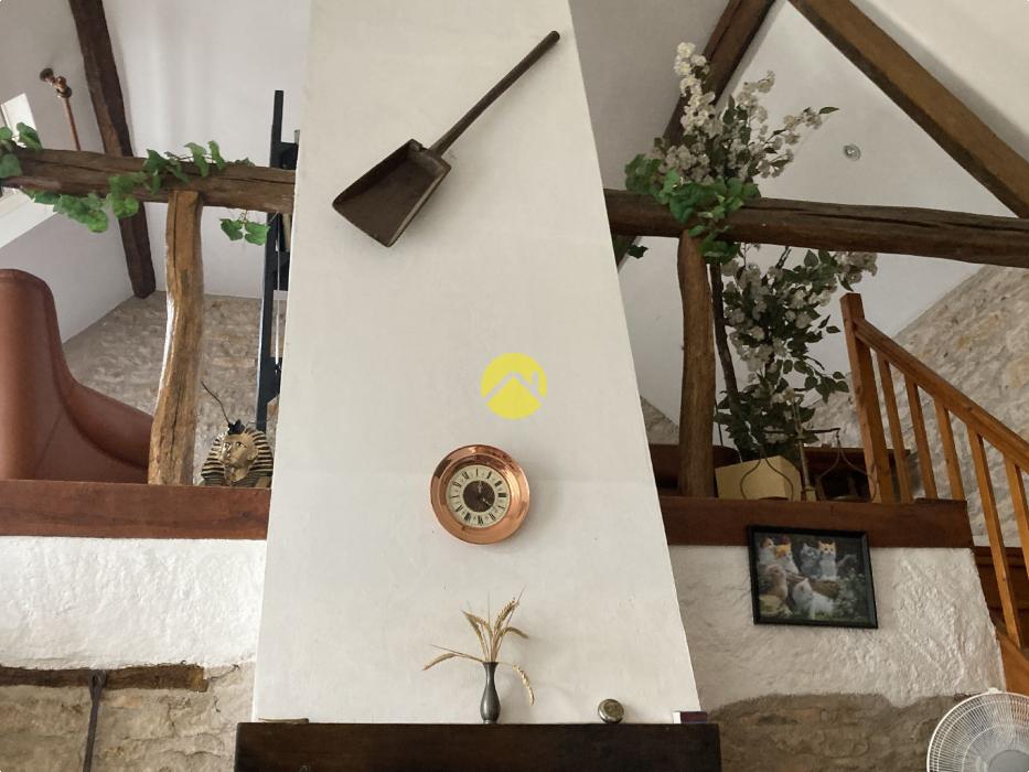 LONGERE ATYPIQUE 5 PIECES ET 1 HA