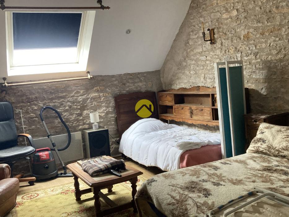 LONGERE ATYPIQUE 5 PIECES ET 1 HA