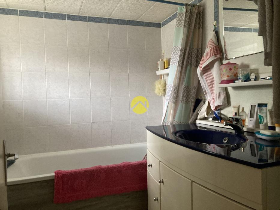 LONGERE ATYPIQUE 5 PIECES ET 1 HA