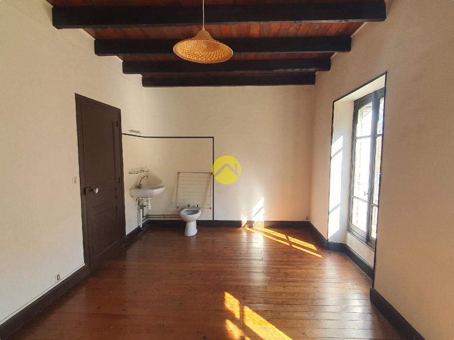 MAISON DE CARACTERE AU CALME