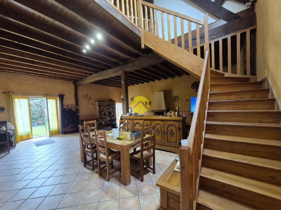  MAISON 200M² AVEC GRAND TERRAIN 