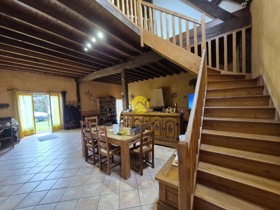  MAISON 200M² AVEC GRAND TERRAIN 