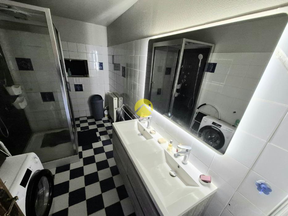  MAISON 200M² AVEC GRAND TERRAIN 