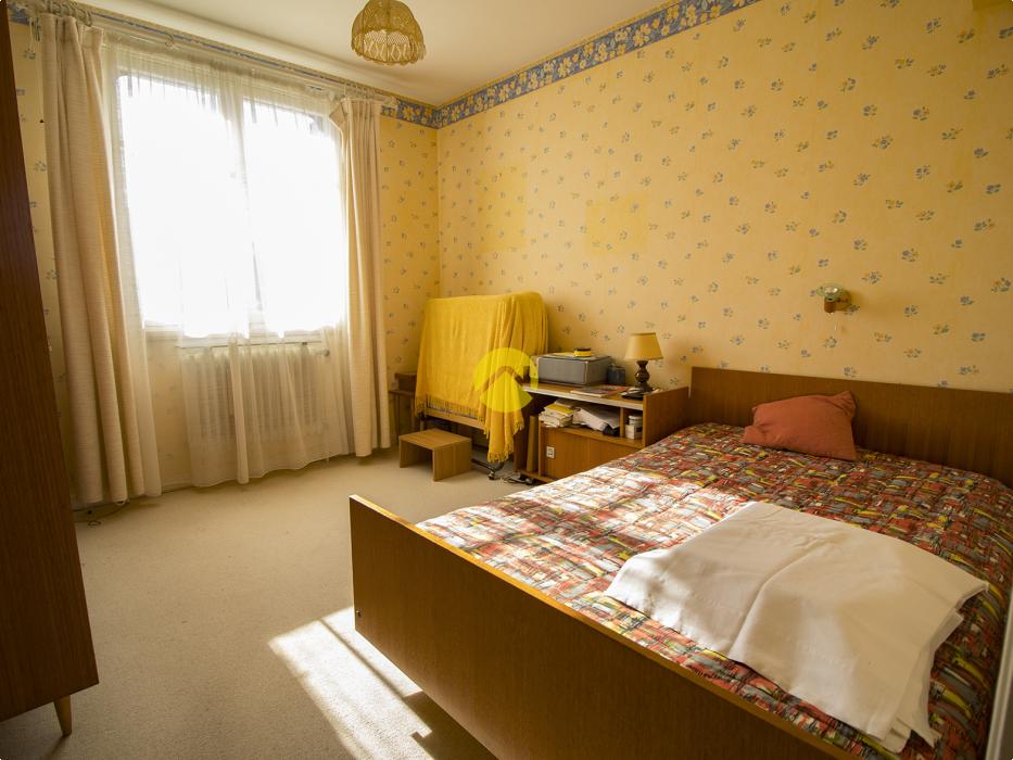 PAVILLON AVEC GRAND TERRAIN