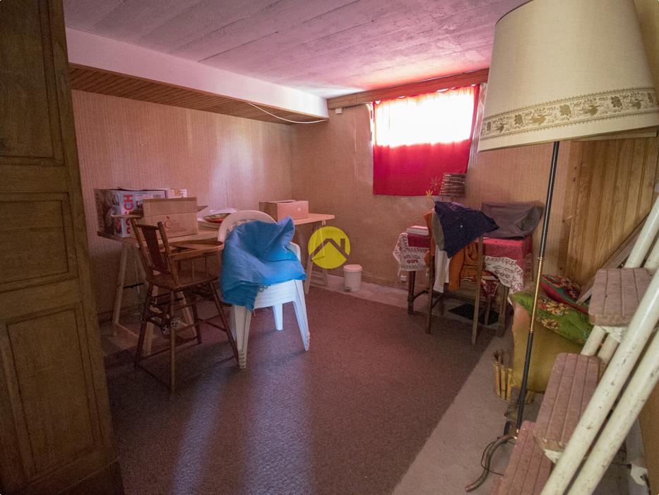 PAVILLON AVEC GRAND TERRAIN