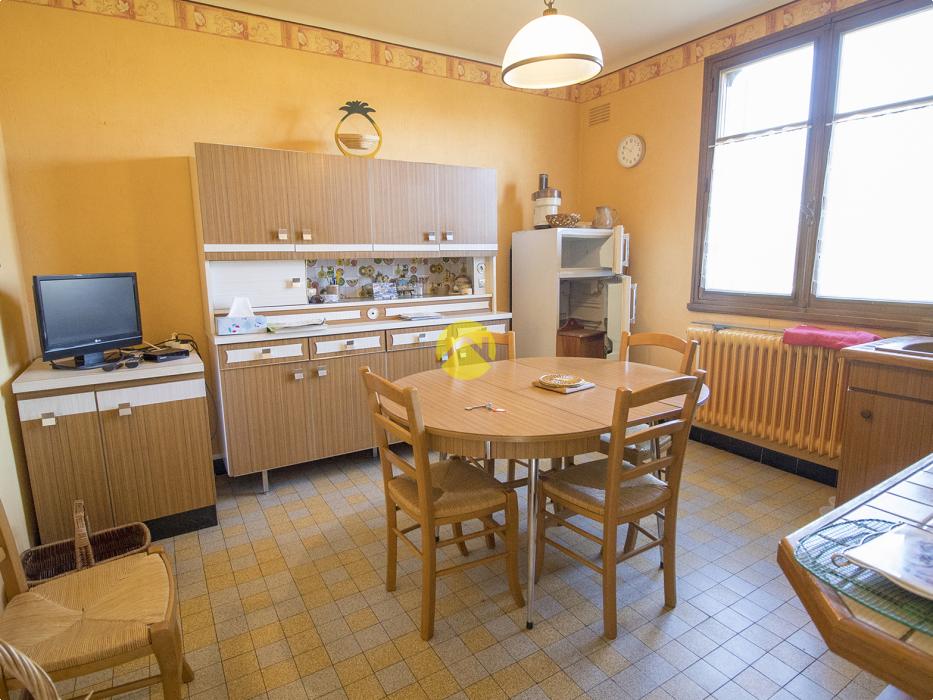 PAVILLON AVEC GRAND TERRAIN