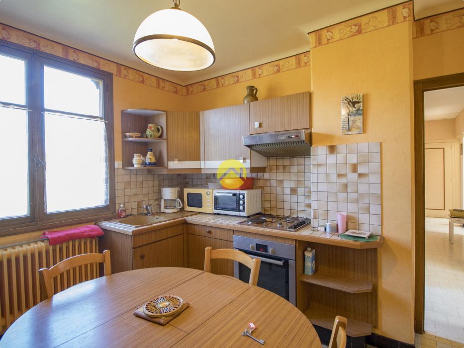 PAVILLON AVEC GRAND TERRAIN