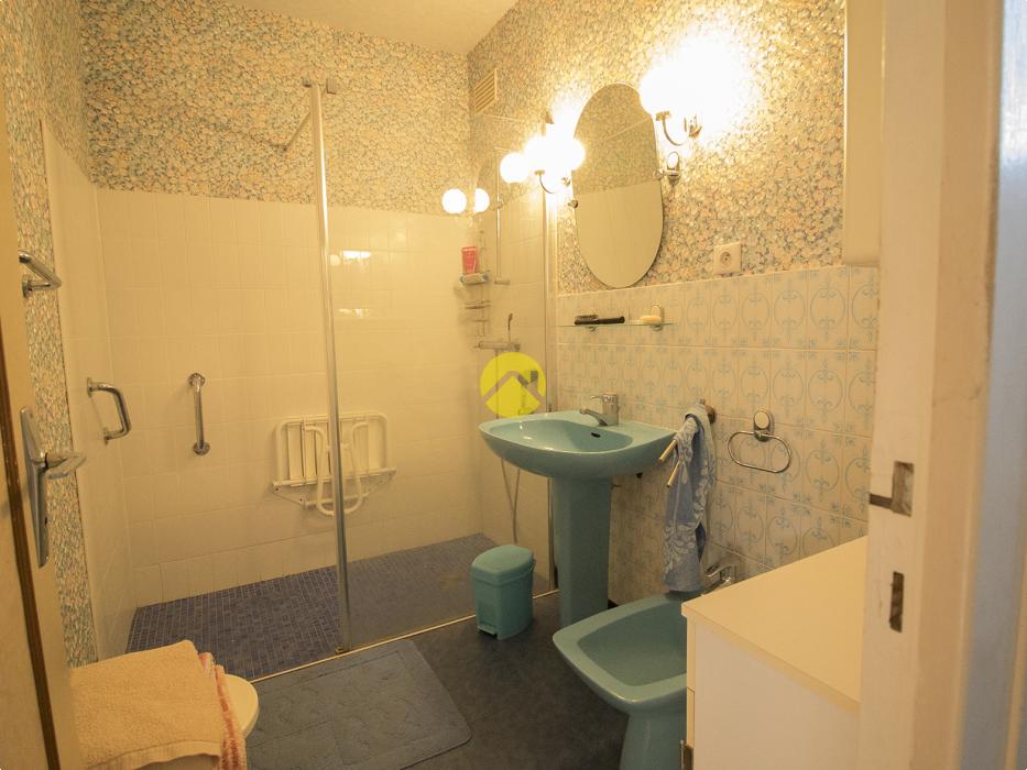 PAVILLON AVEC GRAND TERRAIN