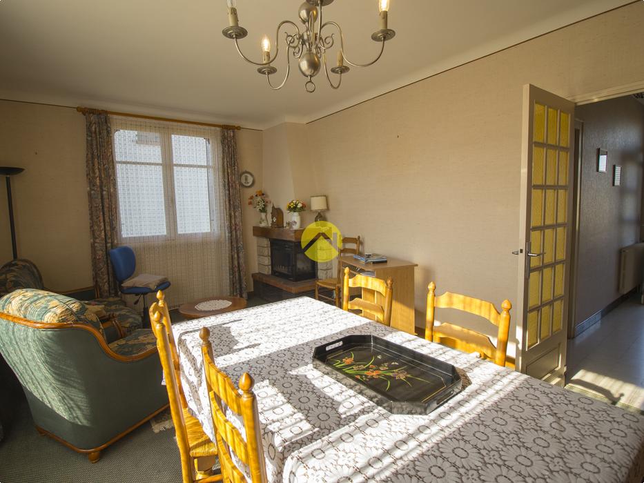 PAVILLON AVEC GRAND TERRAIN