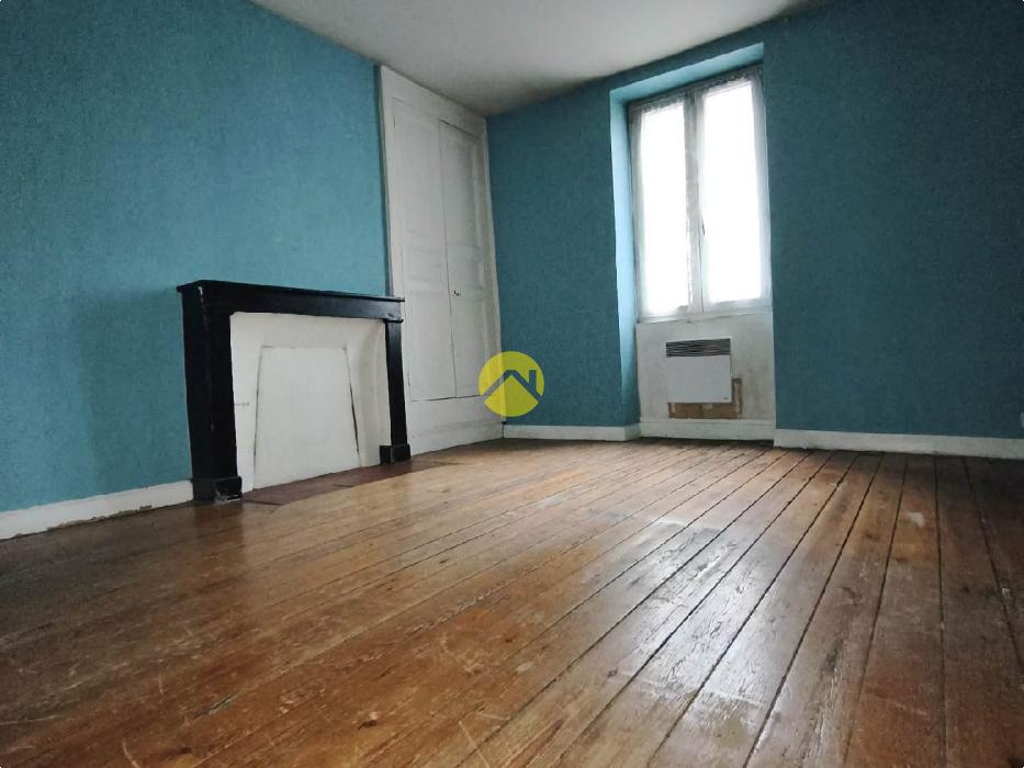 Jolie ville bordé par la Creuse