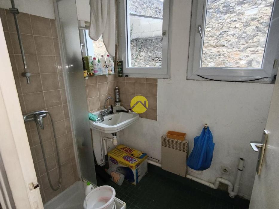 Jolie ville bordé par la Creuse