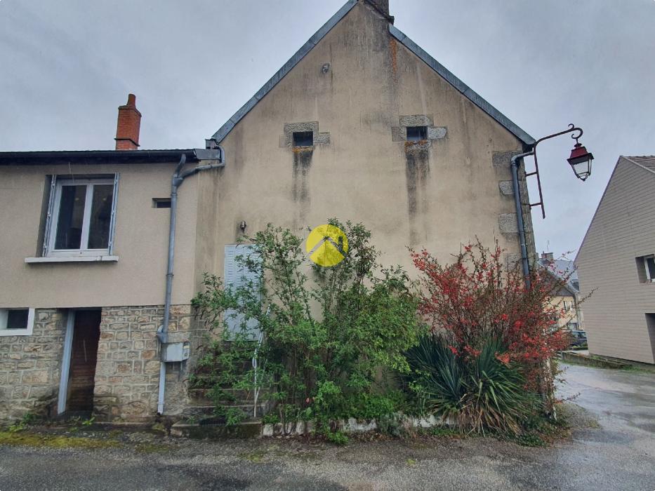 Sur la place du village 