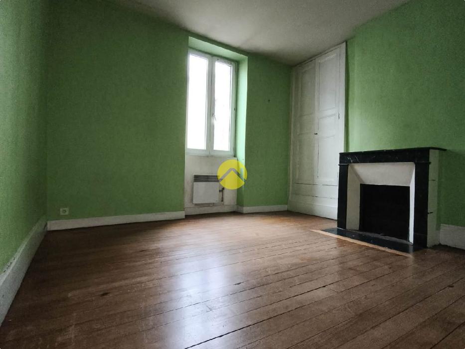 Jolie ville bordé par la Creuse