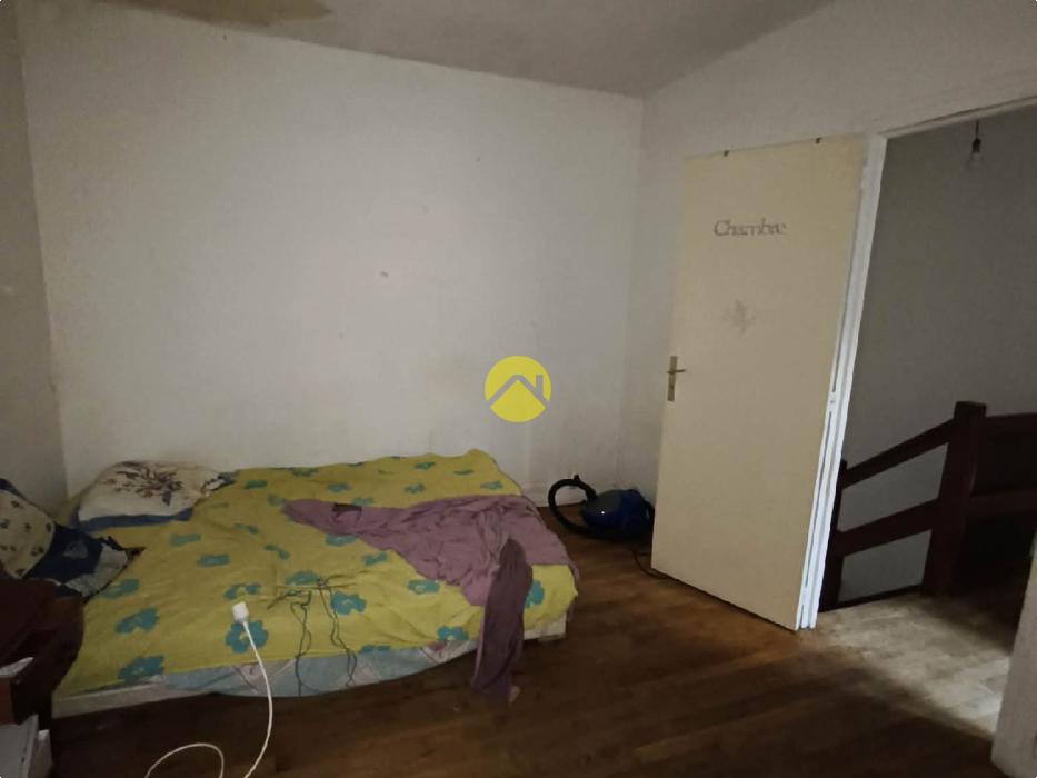 Jolie ville bordé par la Creuse