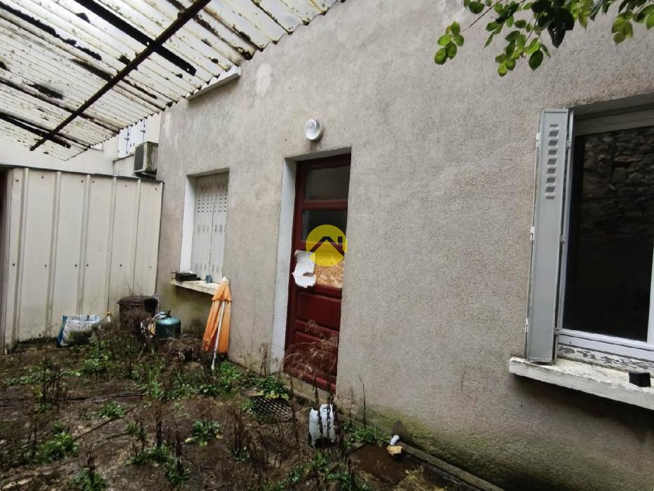 Jolie ville bordé par la Creuse