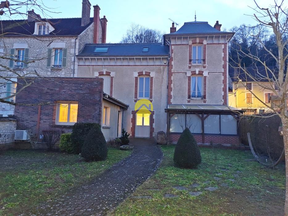 DEMEURE CENTRE VILLE AVEC TERRAIN