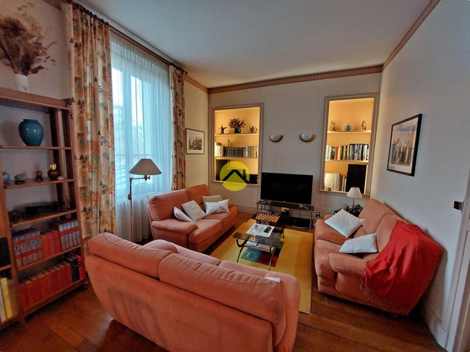 DEMEURE CENTRE VILLE AVEC TERRAIN