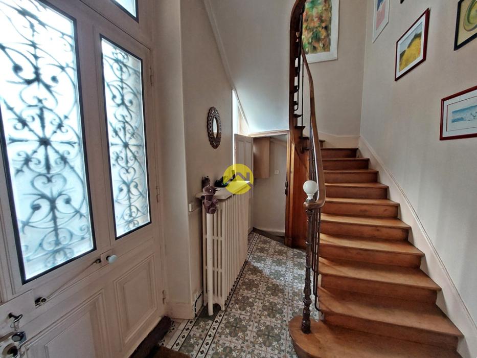 DEMEURE CENTRE VILLE AVEC TERRAIN