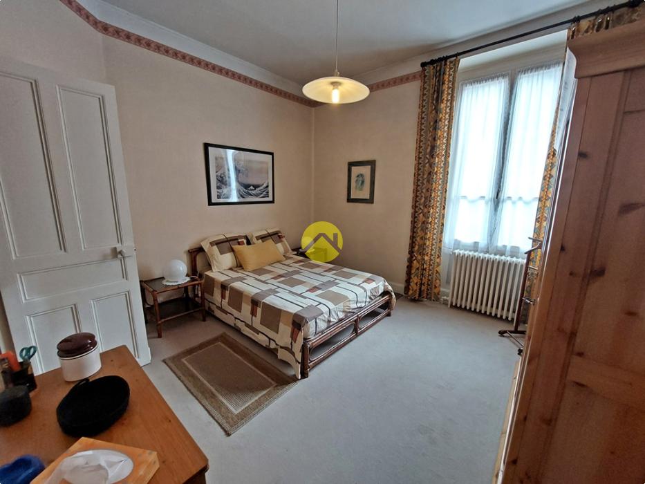 DEMEURE CENTRE VILLE AVEC TERRAIN