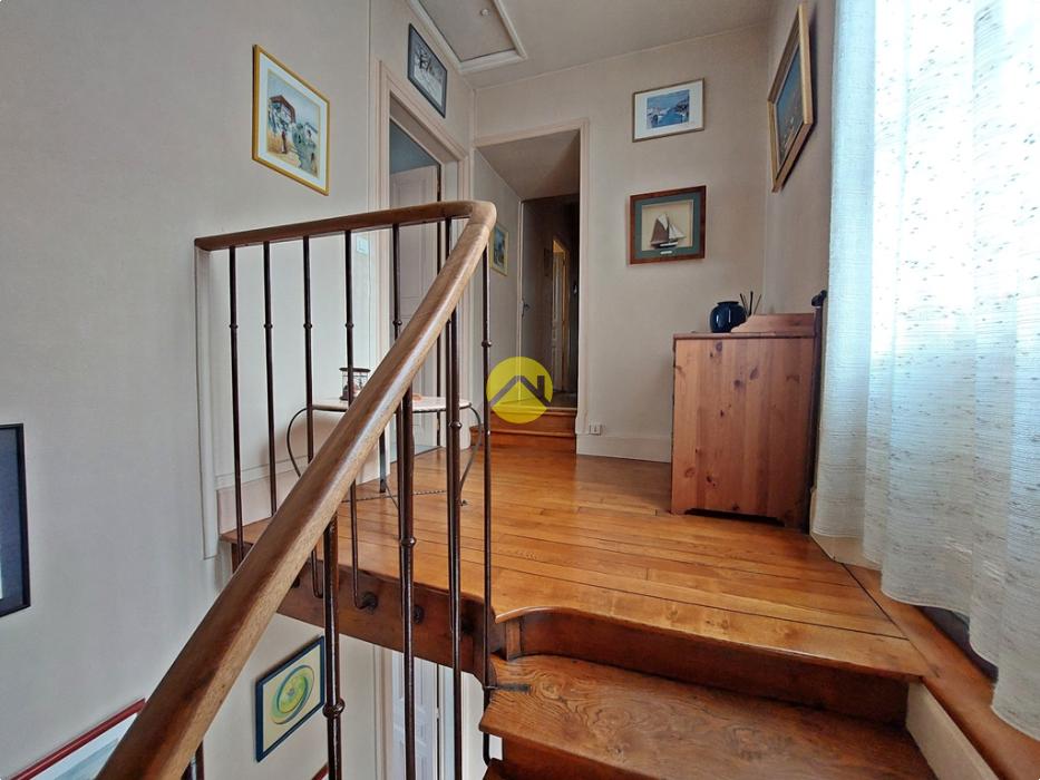 DEMEURE CENTRE VILLE AVEC TERRAIN