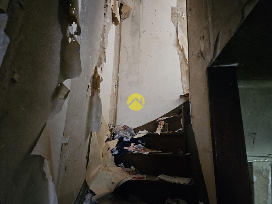 MAISON À RÉNOVER ENTIÈREMENT 