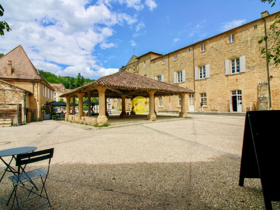 Galerie d'art avec appartement 1ch