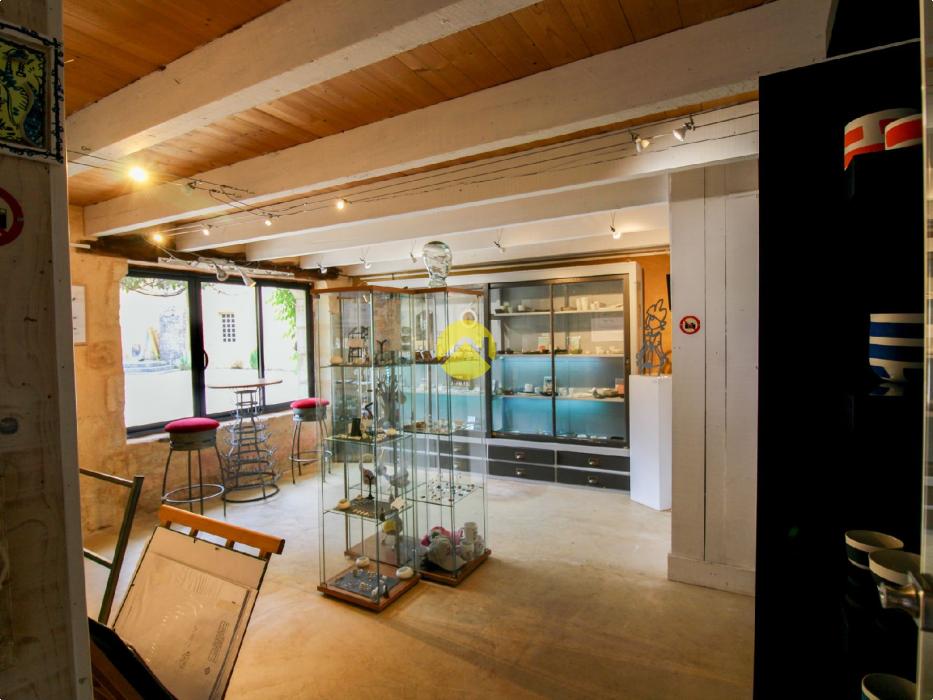 Galerie d'art avec appartement 1ch