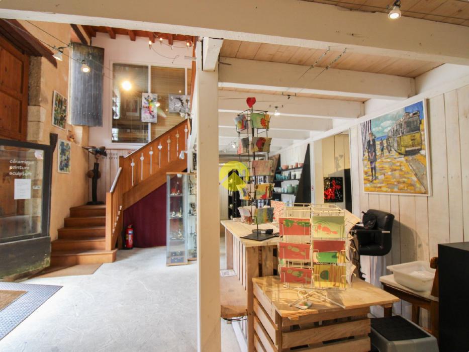 Galerie d'art avec appartement 1ch