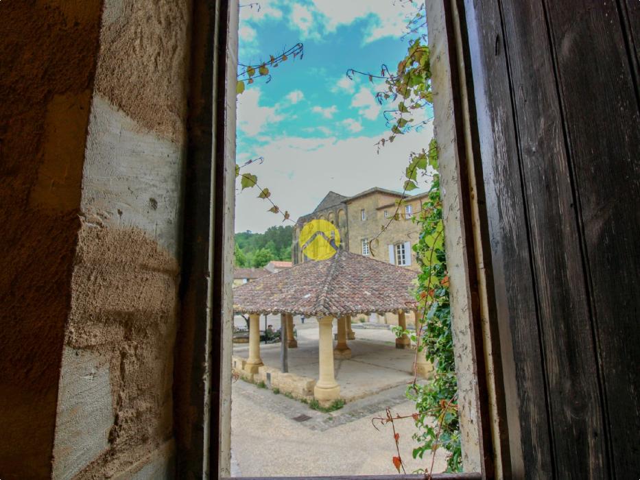 Galerie d'art avec appartement 1ch