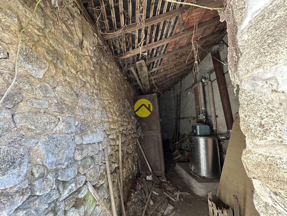 MAISON EN PIERRE A RENOVER