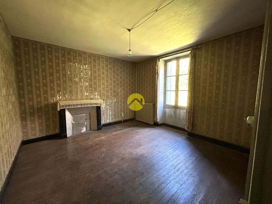 MAISON EN PIERRE A RENOVER