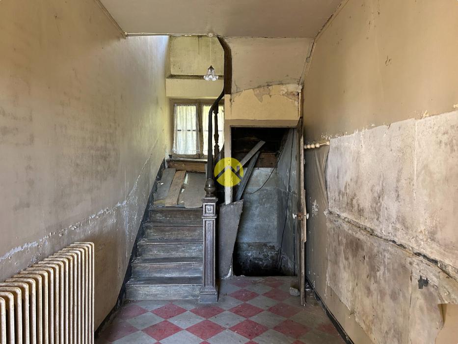 MAISON EN PIERRE A RENOVER