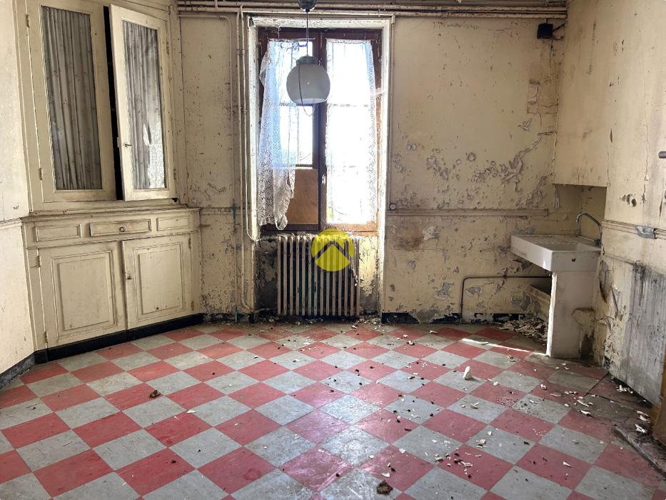 MAISON EN PIERRE A RENOVER