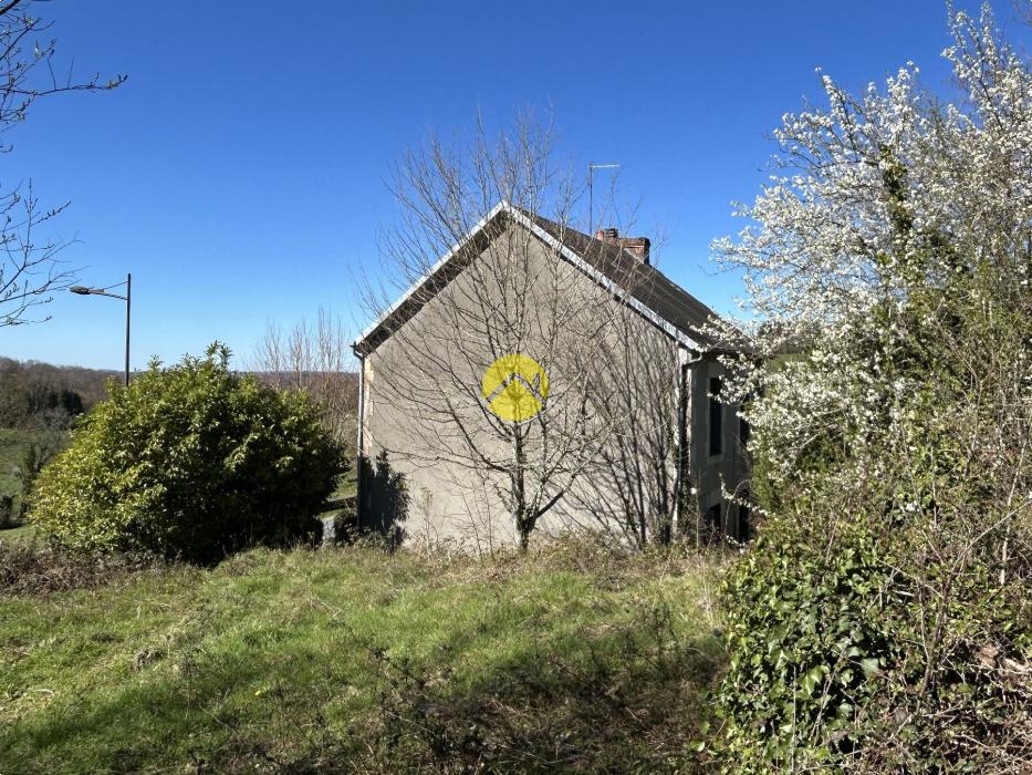 MAISON EN PIERRE A RENOVER