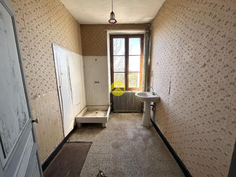 MAISON EN PIERRE A RENOVER