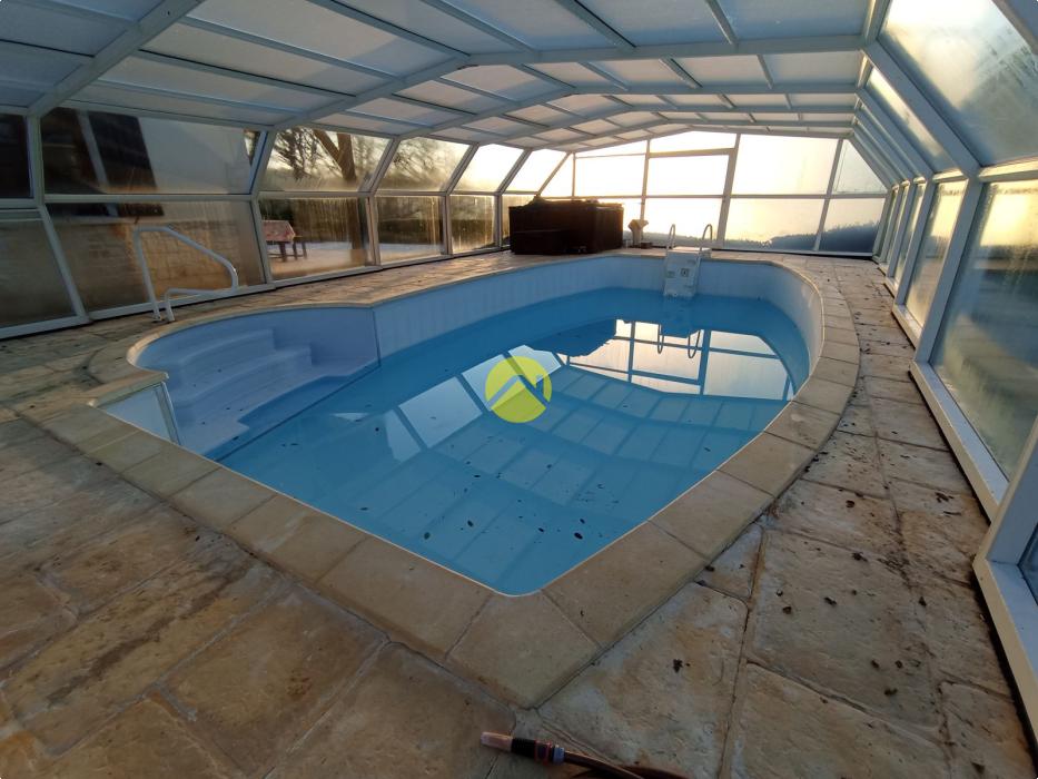 Belle maison avec un grand terrain 