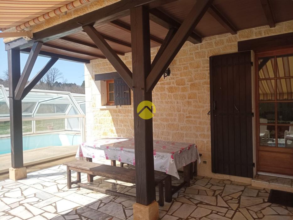 Belle maison avec un grand terrain 