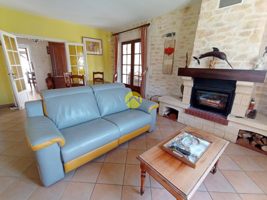 Belle maison avec un grand terrain 